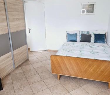 Bourg-en-Bresse House | Comfortable Stay at 3 Rue Maurice Utrillo with Dining Options