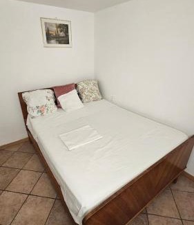 Bourg-en-Bresse House | Comfortable Stay at 3 Rue Maurice Utrillo with Dining Options