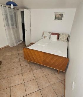 Bourg-en-Bresse House | Comfortable Stay at 3 Rue Maurice Utrillo with Dining Options