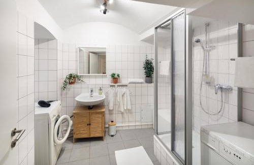 Mitte Apartment | 3 Schlafzimmer - Grüne Oase im Hinterhaus - 1-9 Personen - SmartTV - WLAN - Waschmaschine - Trockner