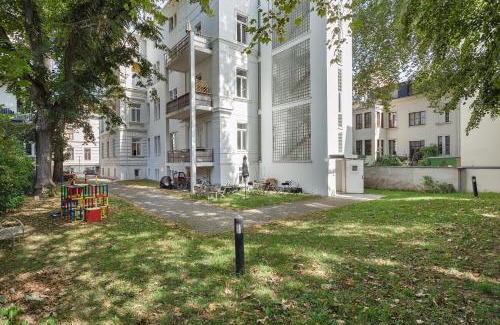 Mitte Apartment | 3 Schlafzimmer - Grüne Oase im Hinterhaus - 1-9 Personen - SmartTV - WLAN - Waschmaschine - Trockner