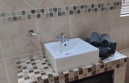 Welkom Bed & Breakfast | Cozy 3 Schnehage Guesthouse with Pool & Family-Friendly Vibe