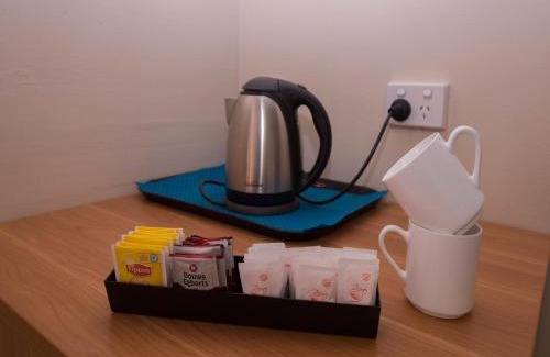 Katoomba Hotel | Inviting 3 Sisters Motel: Family-Friendly with Hot Tub & Breakfast