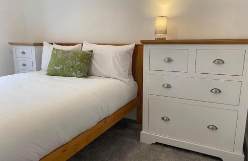 Paisley Apartment | 3 Smithhills Paisley central spacious sleeps 4