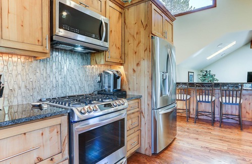 Sunriver House | 3 Spyglass Home: Hot Tub, Bikes & Golf Course Retreat