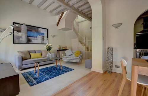 Royal Tunbridge Wells House | Family-Friendly 3 Stable Mews - Two Bedroom House, Sleeps 4