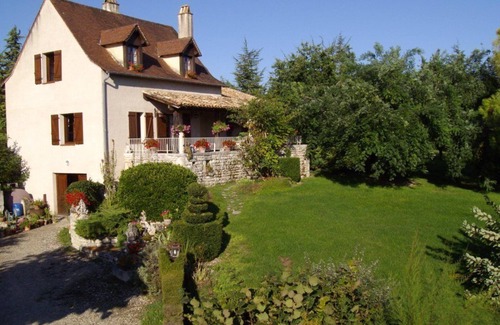 Valprionde House | Modern Retreat with Private Pool and Scenic Views