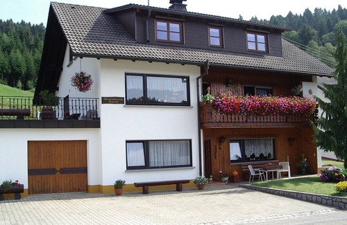 Fischbach Apartment | Ideal 3-Star Apartment Retreat with Pool and Ocean Views
