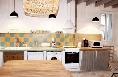 Nerac House | Inviting Cottage with Pool for 6-8 Guests in Nérac
