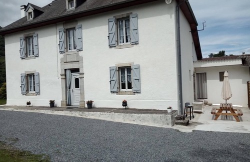 Asson Cottage | Top-Rated 3-Star Gîte with Pool in the Pyrenees