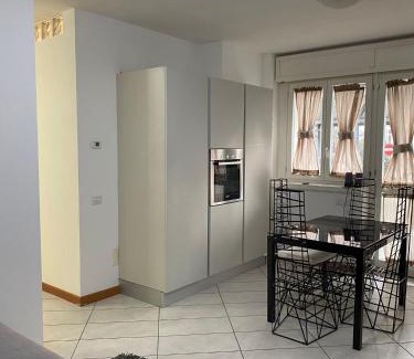 Villaggio degli Sposi Apartment | Convenient Appartamento Near Ospedale GiovanniXXIII