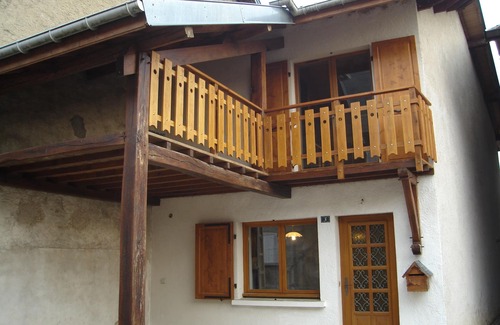 Condes House | Guest Rated 10/10: Lake View Gîte with Pet-Friendly Amenities
