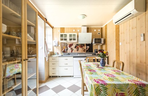 Corpeau House | Guest Rated: 10/10 Pommard Gîte with Pool & Lake View