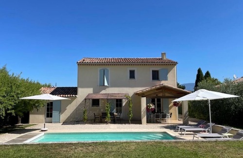 Saint-Didier Villa | Tranquil Villa with Pool in Saint-Didier - Guest Rated 9.8
