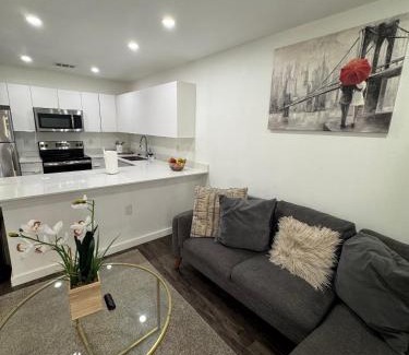 Peak's Suburban Addition Apartment | 3 STATE FAIR l DT Dallas l FIFA READY l Staycation 1Bd1Ba