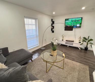 Peak's Suburban Addition Apartment | 3 STATE FAIR l DT Dallas l FIFA READY l Staycation 1Bd1Ba