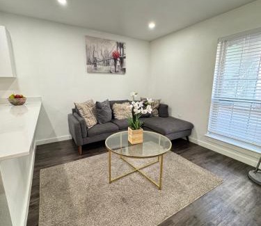 Peak's Suburban Addition Apartment | 3 STATE FAIR l DT Dallas l FIFA READY l Staycation 1Bd1Ba