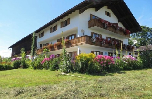 Prien am Chiemsee Apartment | Cozy 3-Star Hochfelln Apartment with Balcony & Kitchen