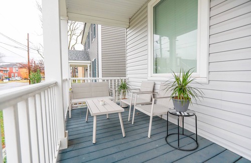 Norfolk House | Guest Rated 9.6: Jungalow Themed House with Unique Amenities