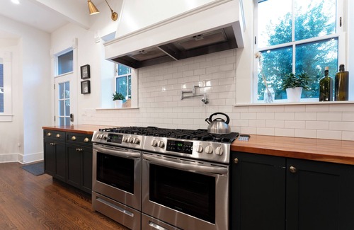 Old Louisville House | Historic Derby City Speakeasy: 4-Bedroom Oasis Near NULU