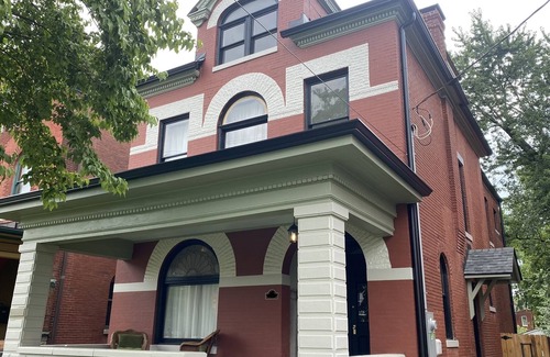 Old Louisville House | Historic Derby City Speakeasy: 4-Bedroom Oasis Near NULU
