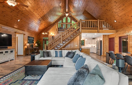Lac du Flambeau House | Dog-Friendly Chalet with Hot Tub, Game Room & Lake View