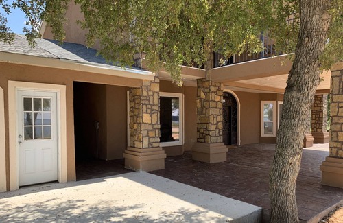 Lake Bridgeport House | 3 Story Lake house with views of lake front and back. Great for family gathering