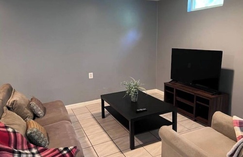 Herndon House | Prime 3-Story SF Home with Pool & Pet-Friendly Amenities