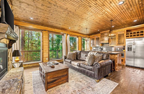 Broken Bow Cabin | Unique Treehouse with Views and Pool Table - Guest Rated 9.8