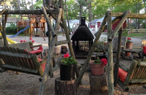 Bass River Cabin | Cozy Oceanfront Cabin for Two with Pool and Kitchenette