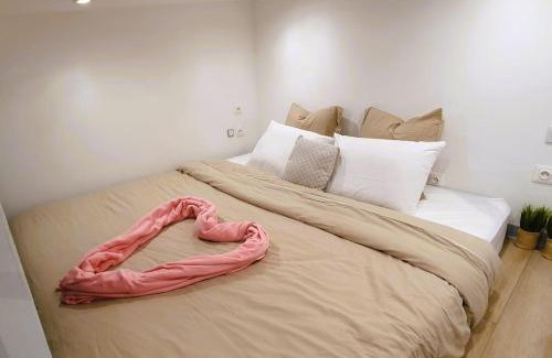 Saint-Denis Apartment | Cozy Studios Surrounding a Charming Communal Patio