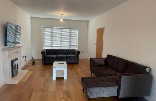 Olney House | Ideal 3 Swallow Close for Families, Contractors & Weekend Getaways