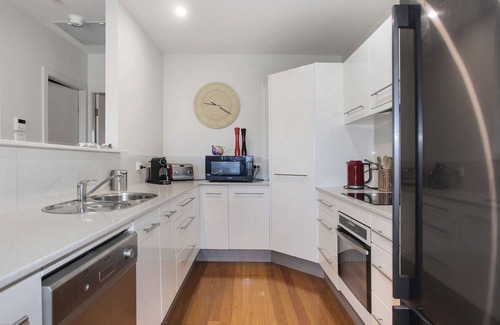 Tea Gardens House | Guest Rated 10/10: The Pier on The Myall River Getaway