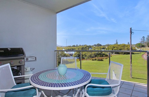 Tea Gardens House | Guest Rated 10/10: The Pier on The Myall River Getaway