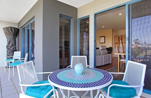 Tea Gardens House | Guest Rated 10/10: The Pier on The Myall River Getaway