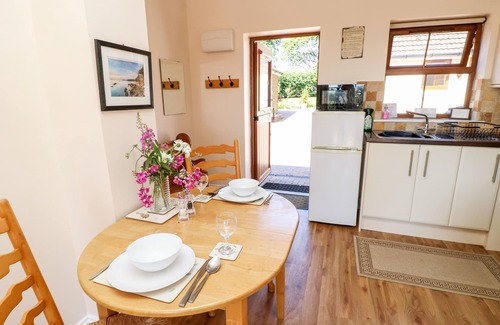 Ryde Cottage | Discover 3 THE STABLES: Family-Friendly Stay in Ryde