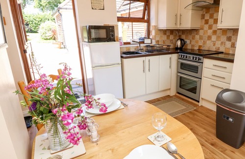 Ryde Cottage | Discover 3 THE STABLES: Family-Friendly Stay in Ryde