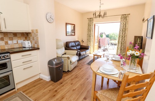 Ryde Cottage | Discover 3 THE STABLES: Family-Friendly Stay in Ryde