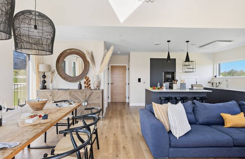 North Buckland House | Experience 3 The Vista: Ecohome with Hot Tub & Pool