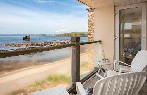 Burgh Island House | Pet-Friendly Escape at 3 Thurlestone Rock - Family Enjoyment!