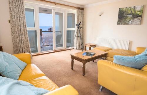 Burgh Island House | Pet-Friendly Escape at 3 Thurlestone Rock - Family Enjoyment!