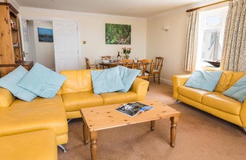Burgh Island House | Pet-Friendly Escape at 3 Thurlestone Rock - Family Enjoyment!