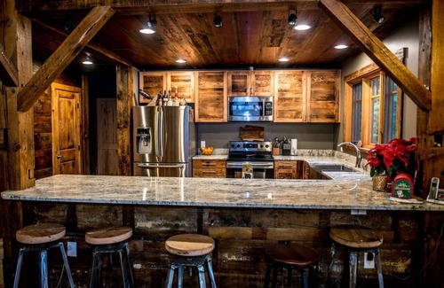 Warnick Cabin | Unwind at The Knotty Lodge: Mountain Retreat with Hot Tub