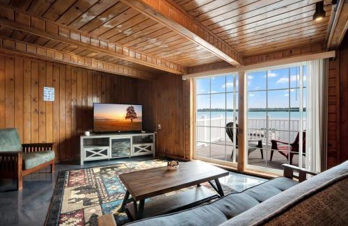 Mayfield House | Pet-Friendly Retreat on Fife Lake with Hot Tub for 18