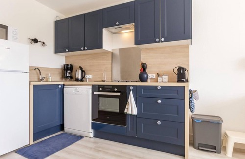 Pornic Apartment | Ideal Getaway: 5-Min Walk to Golf, Beach & Shops