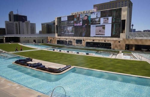 Downtown Las Vegas Apartment | Discover 3 Bunk Pads at Circa Resort & Casino