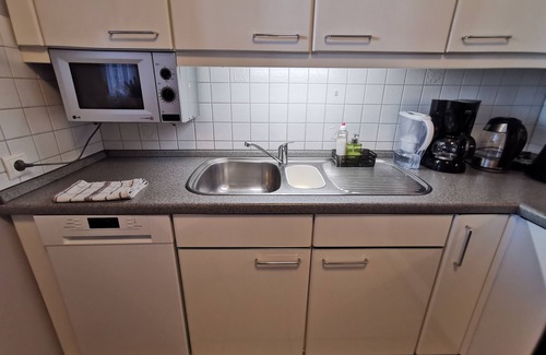 Bad Wilhelmshoehe Apartment | Ideal 3-Room Ground Floor Apartment with Terrace & Access
