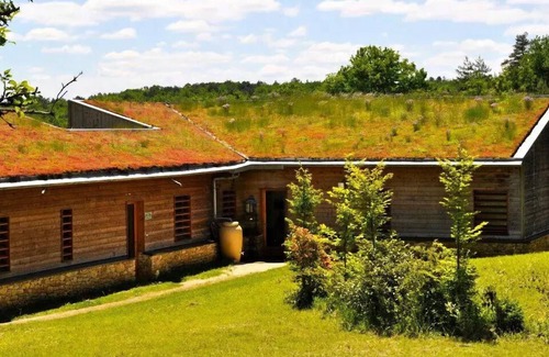 Sorges-et-Ligueux-en-Perigord Villa | Discover Domaine des Bories: Cozy 3-Room House for Families