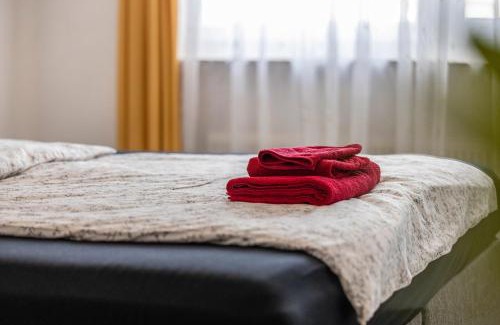 Reutlingen Apartment | Central 3-Room Apartment - Pet Friendly & Family-Oriented
