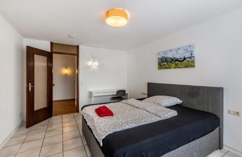 Reutlingen Apartment | Central 3-Room Apartment - Pet Friendly & Family-Oriented